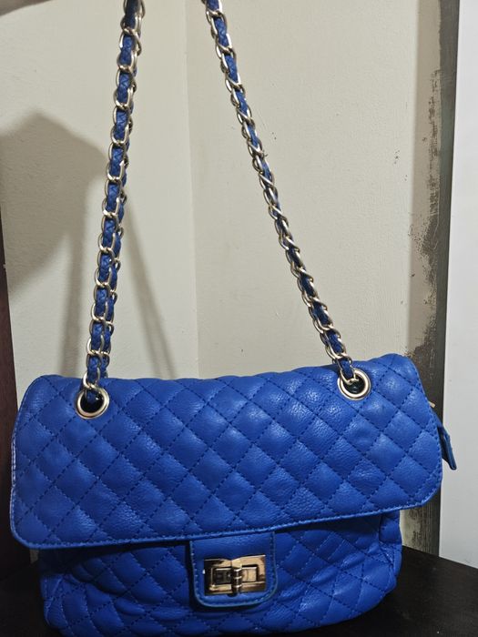 Синя чанта с дълга дръжка