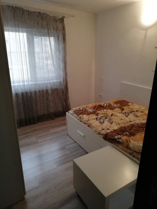 De inchiriat apartament 3 camere