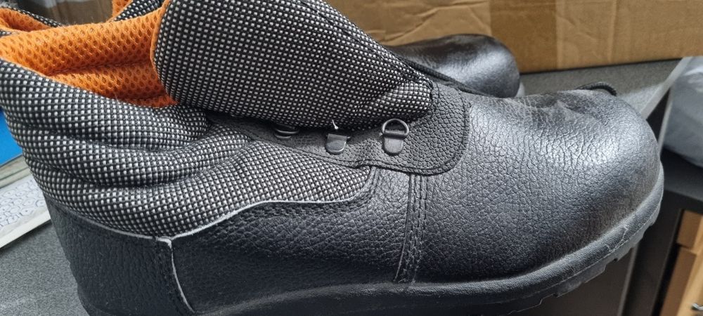 Спец ботинки 44 размер. Ещё 41-37