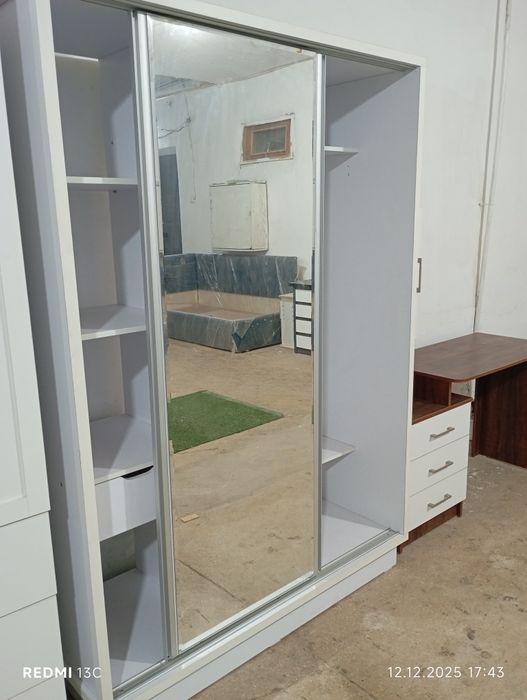 Шкаф купе с зеркалом