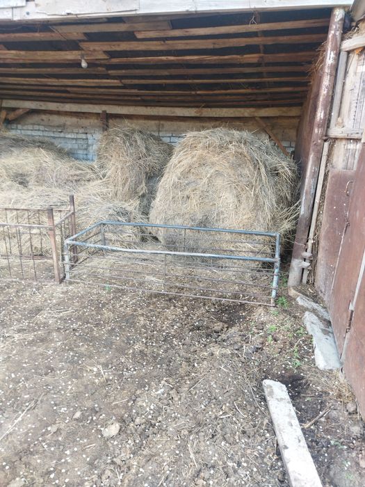 Железные емкости для сена,для зерна.