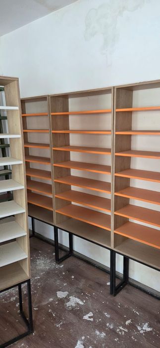 Стеллажи в отличном состояние