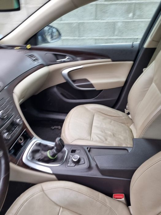 interior din piele de opel insignia combi în stare bună  an 2011