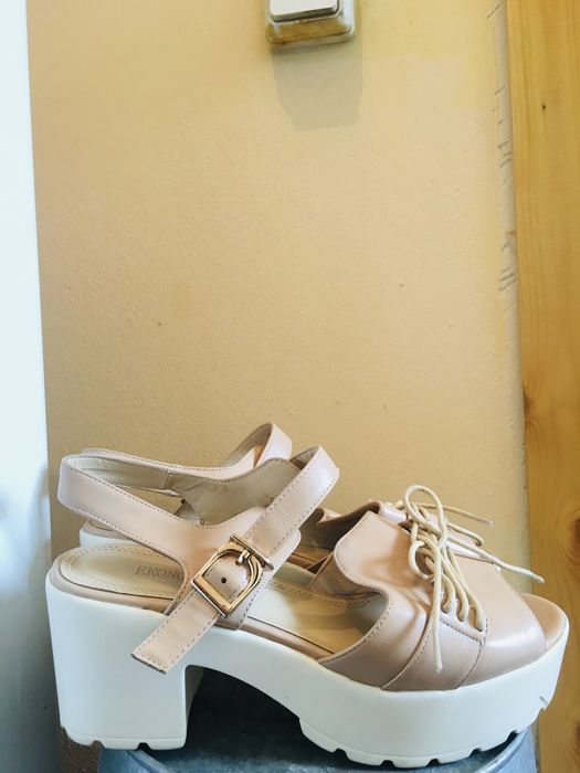 Босоножки для девушек