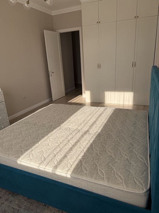 Продам кровать с матрасом! Срочно!