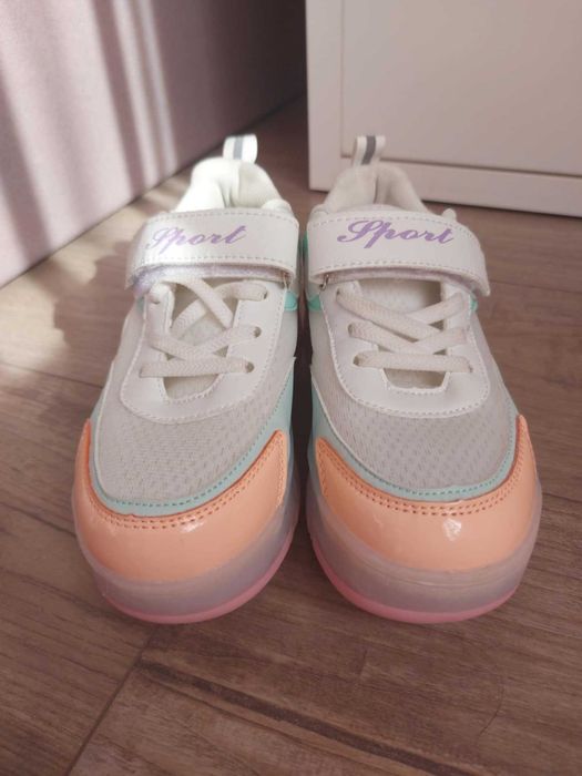 Детски обувки с колелца