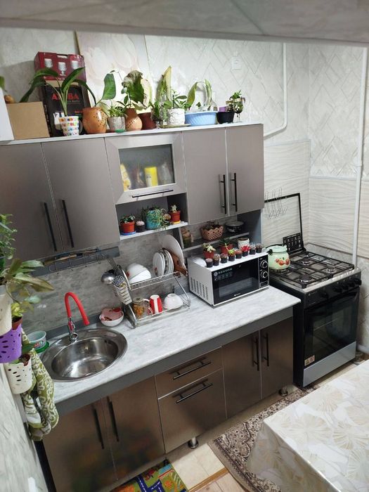 1 ком квартиру Сергели 2. Первый этаж кирпич.галерея. ремонт. Огород