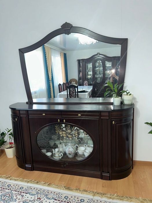 Проам стол и стулья для гостинной