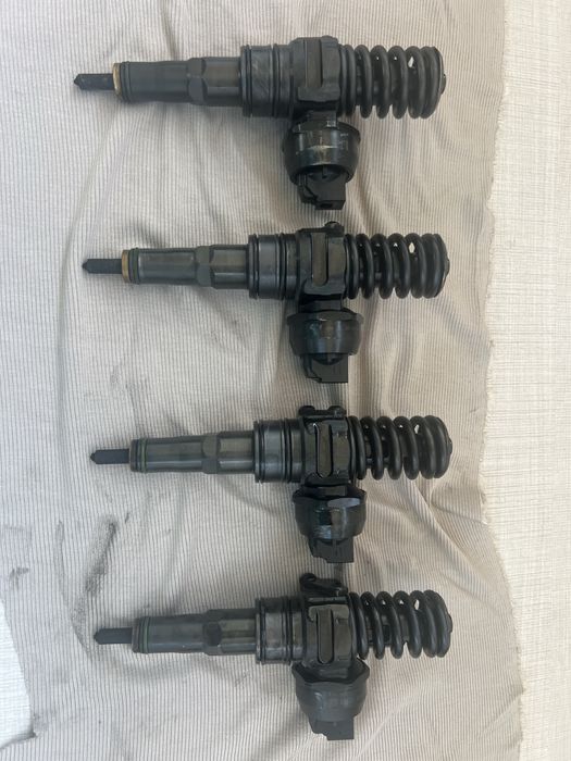 Дюзи помпа дюза 038 130 073 AG 1.9TDi BKC
