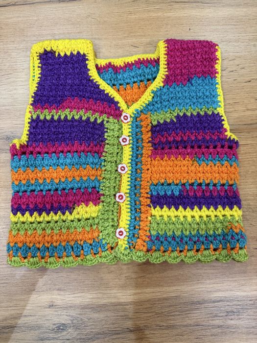 Шапки, варежки, жилетки вязаные, ручная работа,