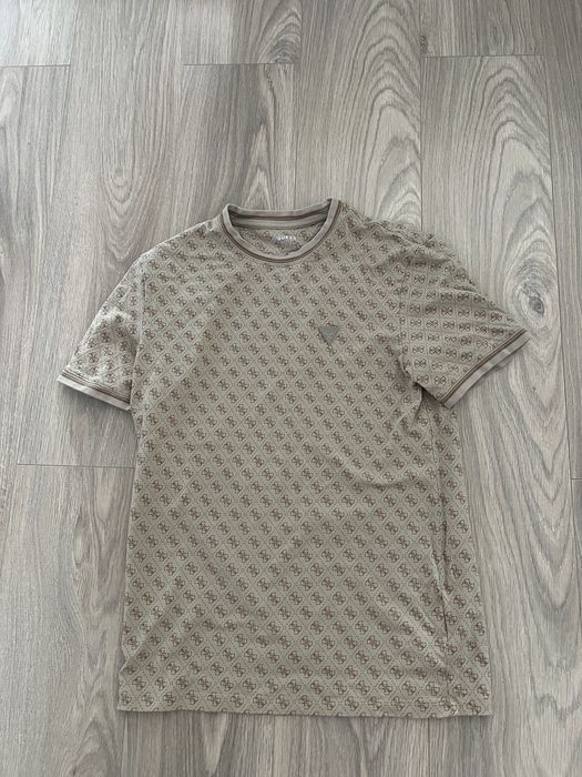 Продавам Guess тениска