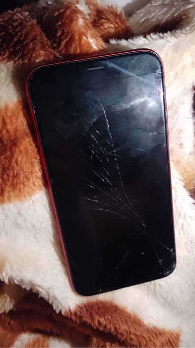 iphone XR, merge excelent pentru utilitati, cu husa inclusa