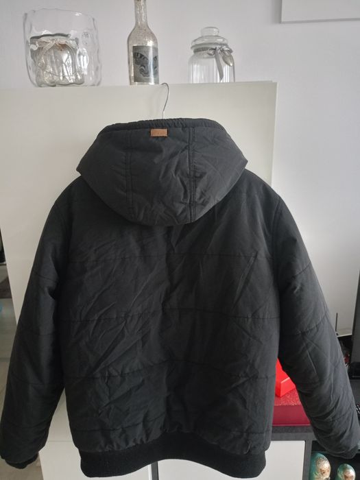 Vând haina de iarnă cu glugă Pepe Jeans,produs de calitate superioara,