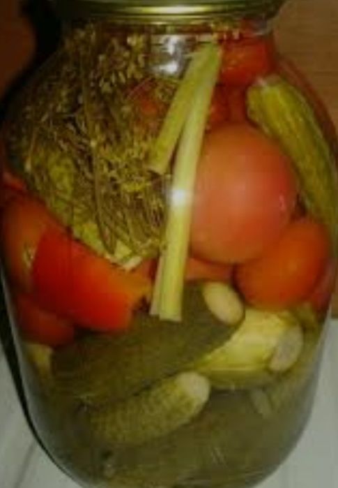 Продам соленья, огурцы, помидоры