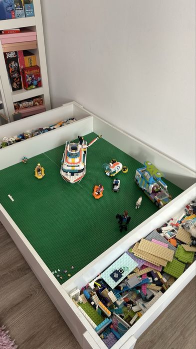 Masa pt LEGO impecabila