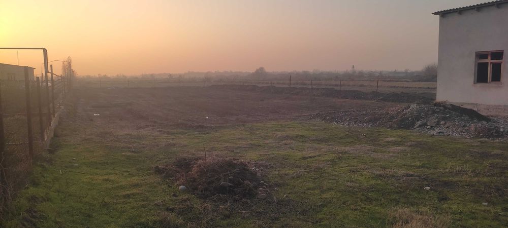 Продам участок 13 соток с домом!дом в черновом отделке 2 комнаты!