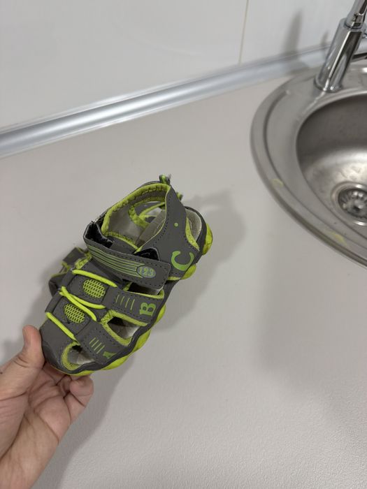 Обувь для мальчиков в отличном и в хорошем состоянии. Размер 27