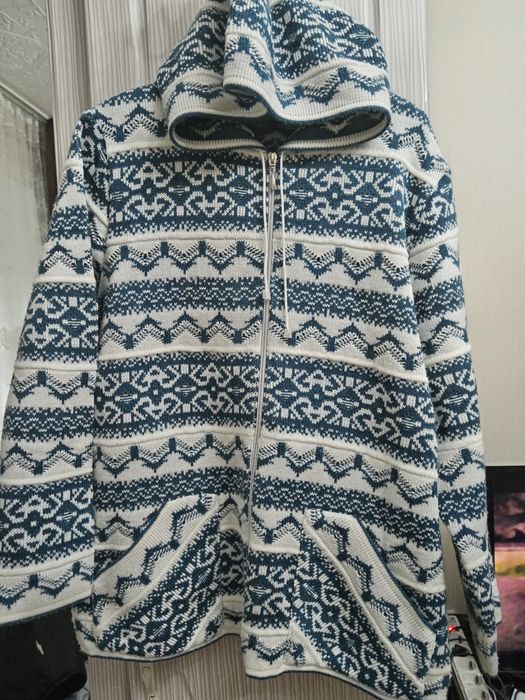 Пальто осень и кофта теплая