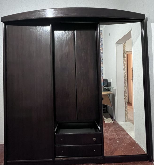 Продаю Дверей и мебель