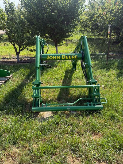 Încărcător frontal pentru tractoare john Deere