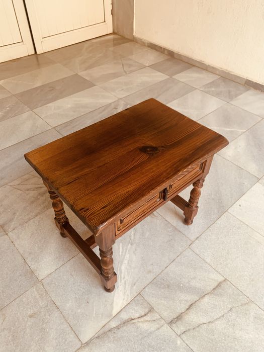 Датска масичка от дърво с малко чекмдже