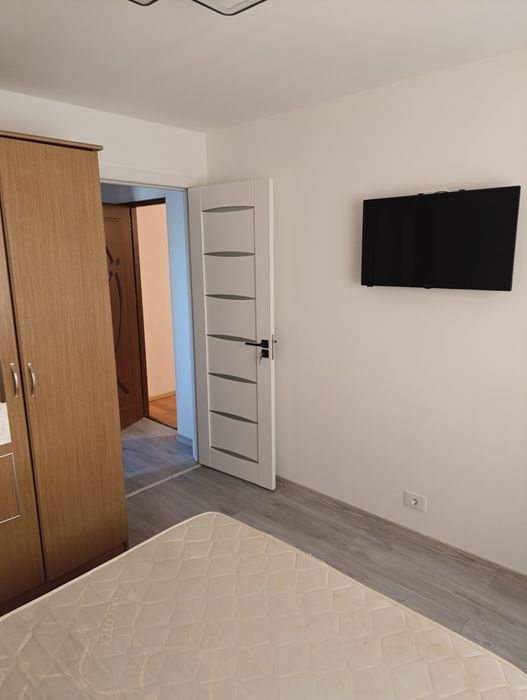Proprietar Închiriez apartament doua camere semidecomandate Craiovita