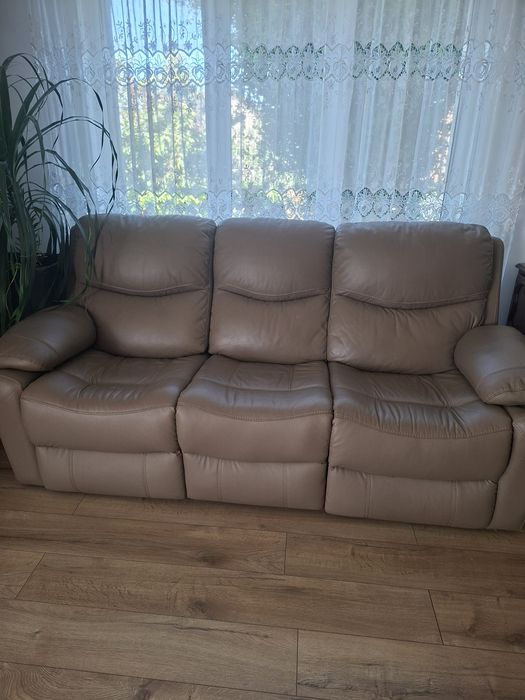Canapele piele naturala cu recliner