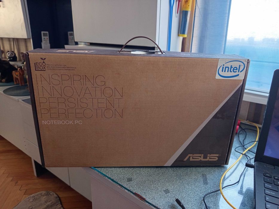 Продавам лаптоп Asus 15,6 инча.