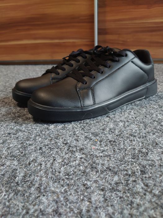 Pantofi sport,ca noi