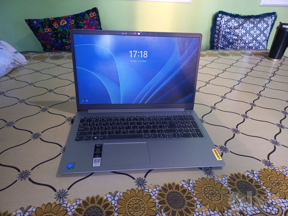 Lenovo noutbuk srochno sotiladi