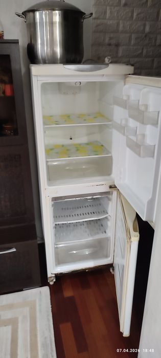 Продам Холодильник LG