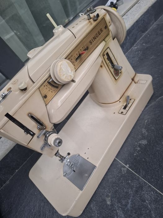 Masina de cusut Singer electrică