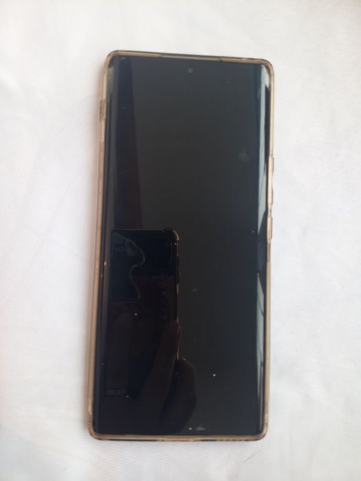 Телефон марки Honor 70