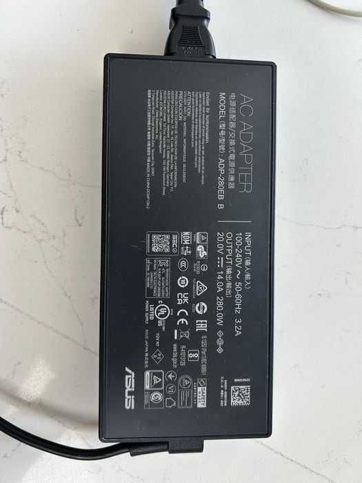 Продавам висок клас лаптоп ASUS ROG Zephyrus M16