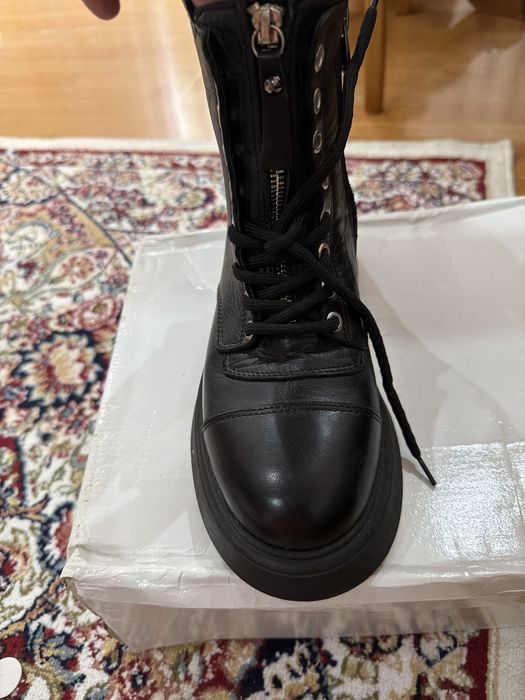 Продам ботинки новые