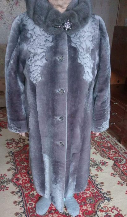 Продам шубу мутон с капюшоном.