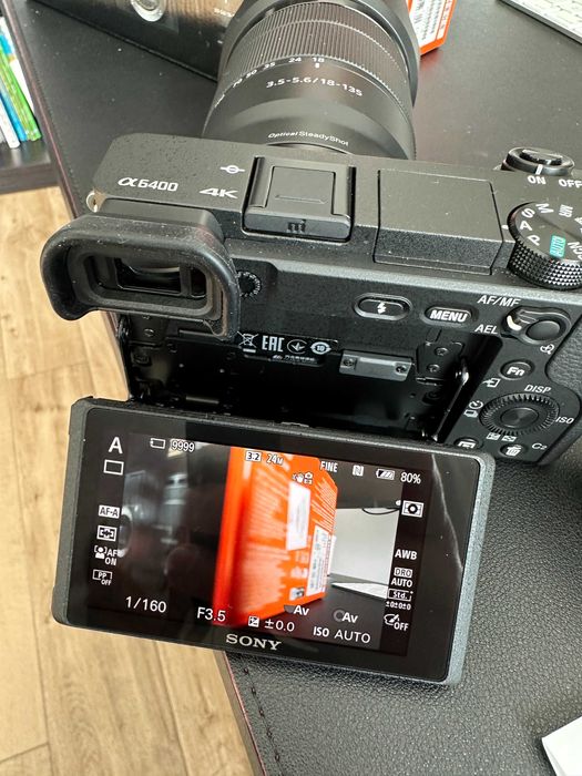 Sony Alpha A6400 cu obiectiv 18-135mm F3.5-5.6 OSS, 1700 cadre