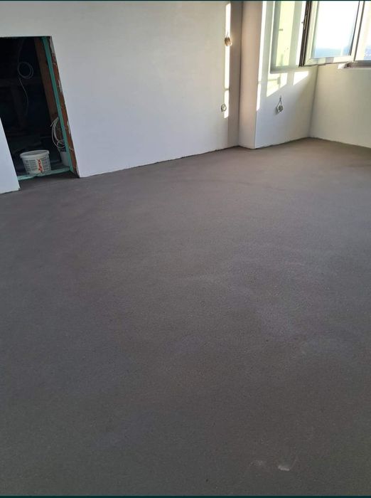 Машинно полагане на подови замазки