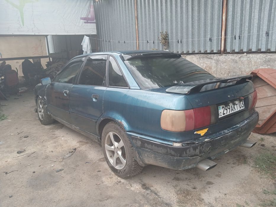 Продам Ауди 80 Б4 1993год