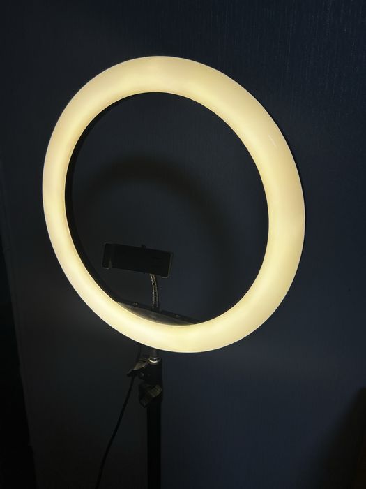 Продам кольцевую лампу