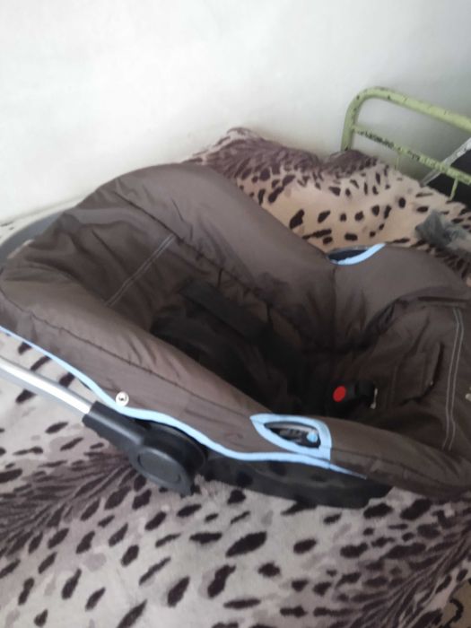 столче за кола за новородено