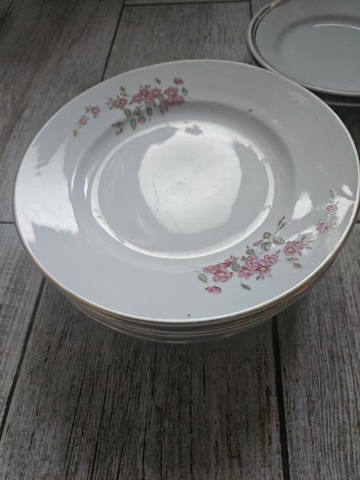 Чинии порцеланови 17 броя