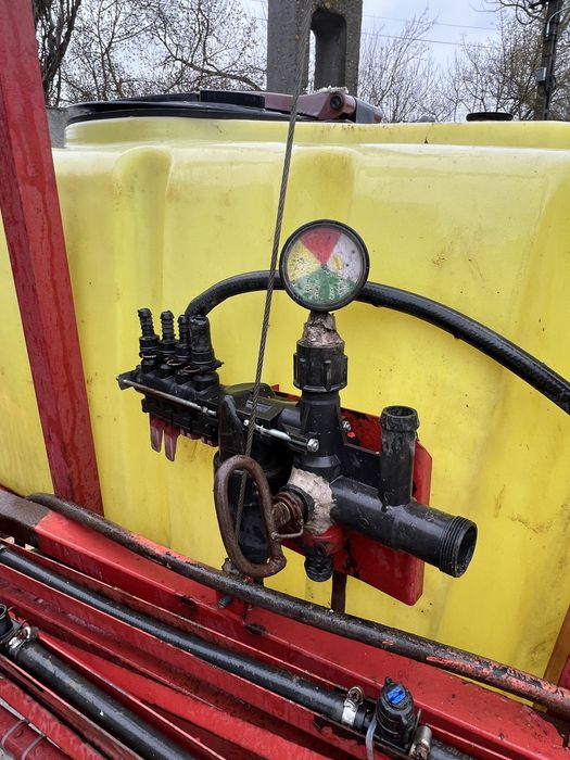 Instalație de stropit / erbicidat 600L cu rampă mare – pentru tractor