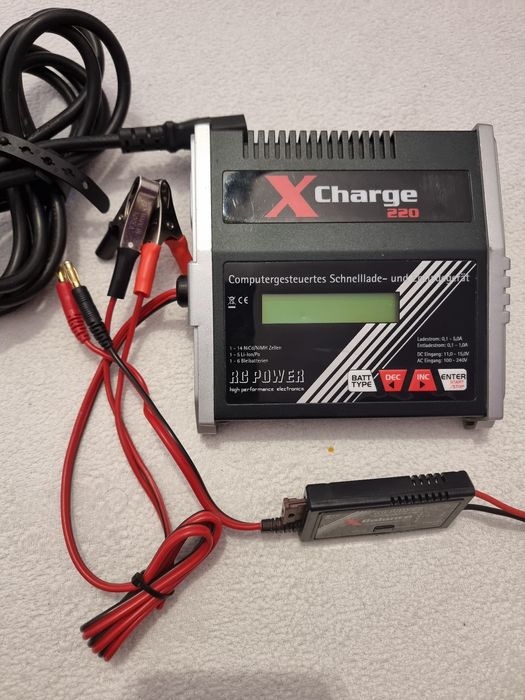 Âncărcător profesional XCharge 220.