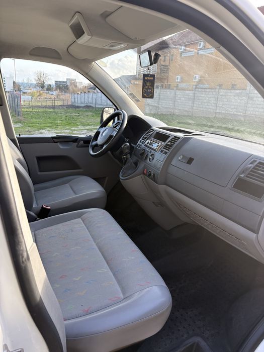 VW T5Caravel 9locuri 2010,1.9 TDI 105CP,AC.Euro4 RAR efectuat
