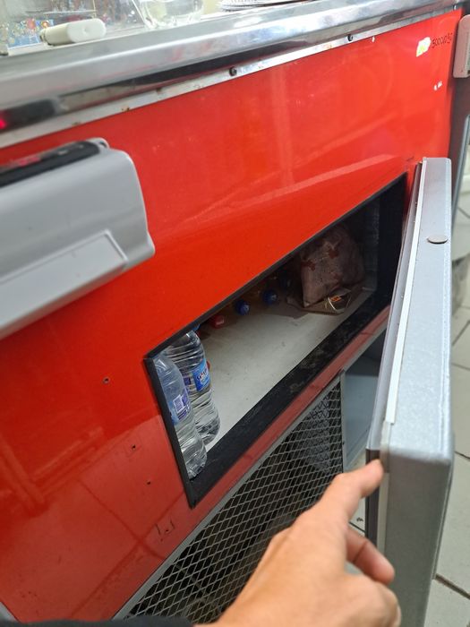 Хладилна витрина