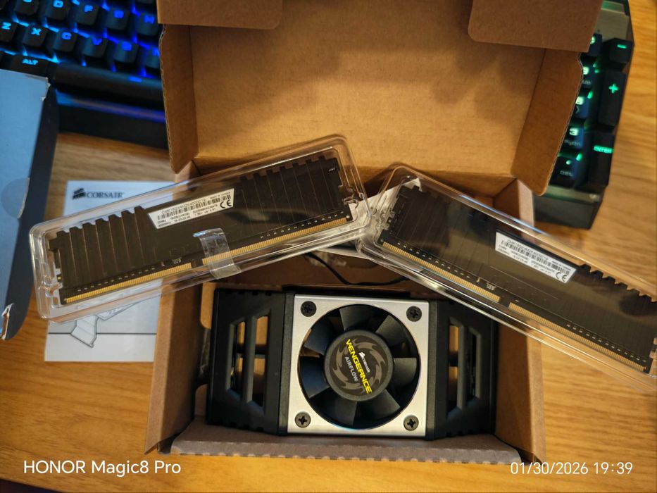 RAM Corsair Vengeance Airflow 16GB (8+8) 4000 MHz с активно охлаждане