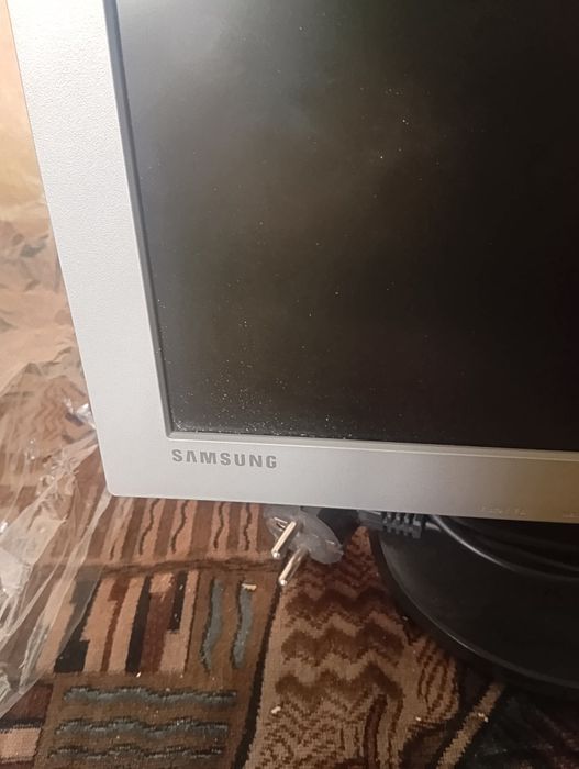 Мониторы продаются.