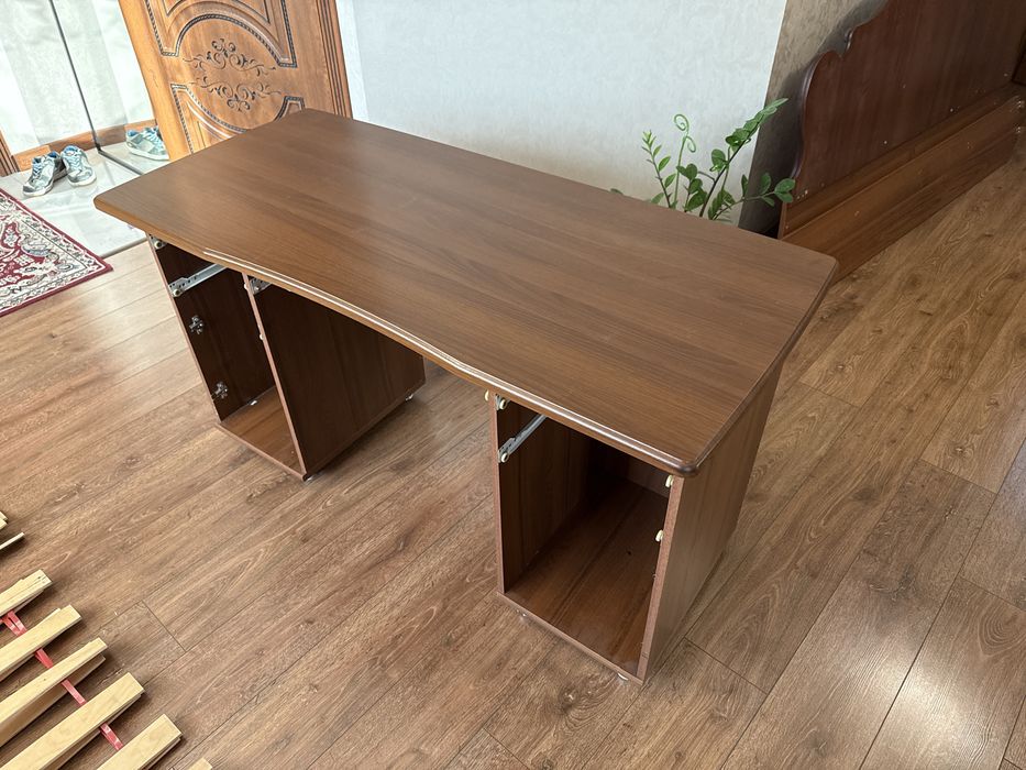 Кровать  210х160х45 со столом