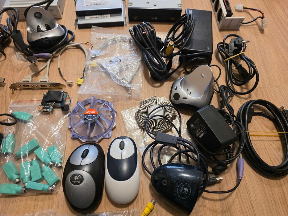 dvd, SD card reader, logitech мишка, displayport